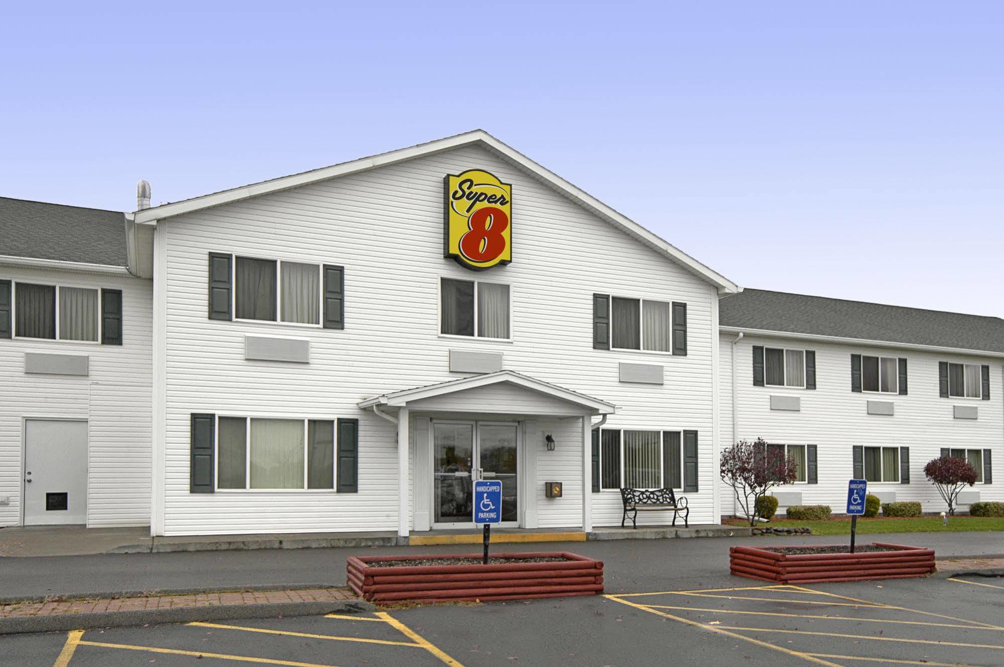 Super 8 By Wyndham Canandaigua Exterior photo
